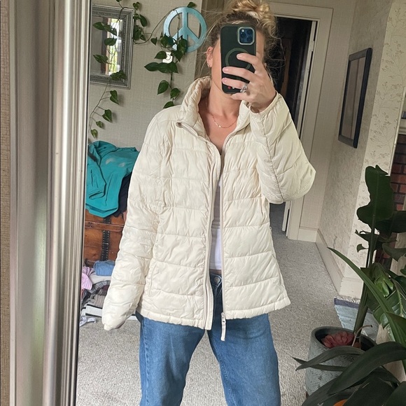 Abercrombie & Fitch Lightweight Cream White Packable Puffer Jacket - Picture 3 of 16